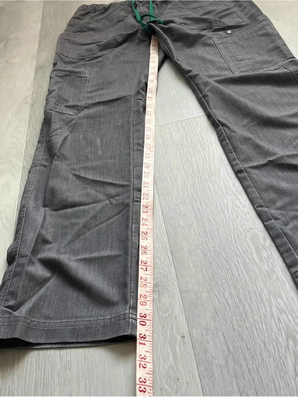 FIGS SCRUB PANTS GRAY STRAIGHT LEG CARGO UTILITY MEDICAL MENS MEDIUM